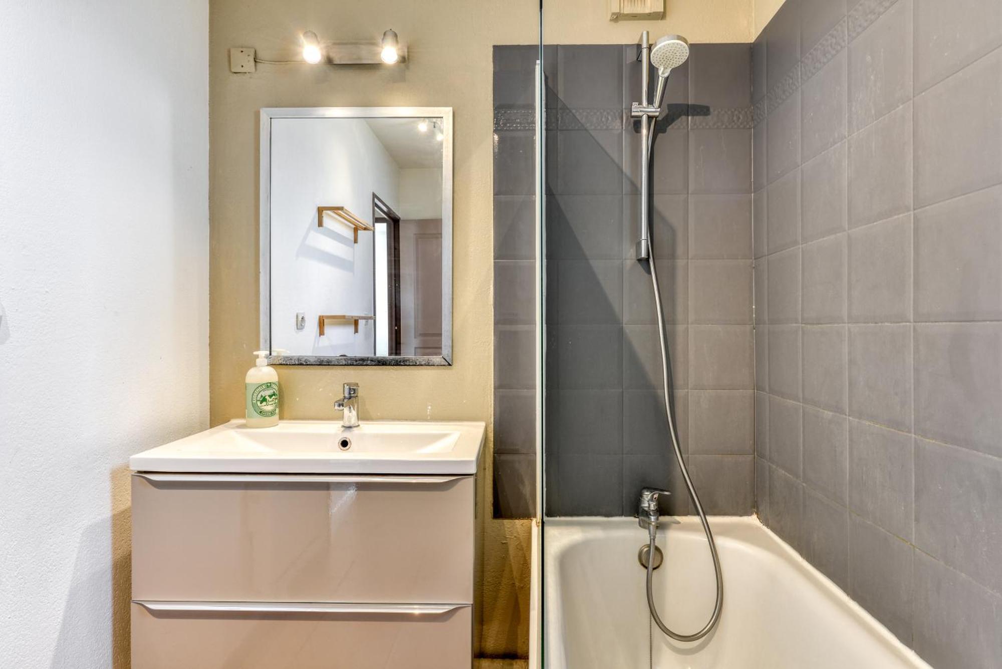 L'Ecrin Jardin Des Remparts - Parking Prive - Terrasse Apartment Каркасон Екстериор снимка